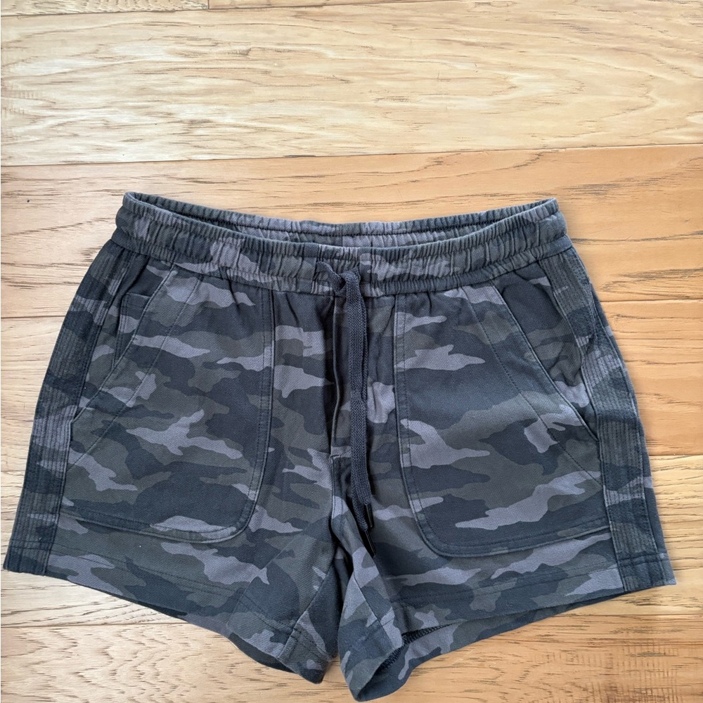 Athleta Farallon Camo short